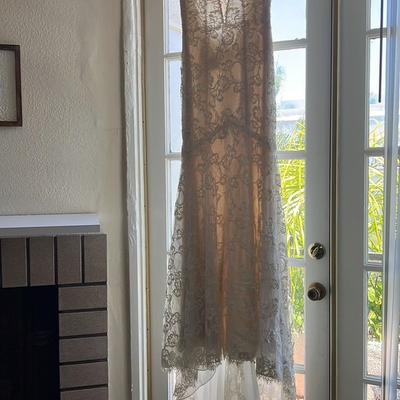 Floravere Wedding Sample Dress Designed in Los Angeles - Picture 3 of 16